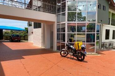 בית מלון כפרי Escondido