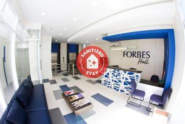ホテル Oyo 699 Forbes Hall