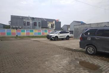 ホテル Spot On 2832 Wisma Sukatani Indah