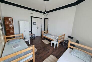 Downtown Belgrade Hostel And Apartments