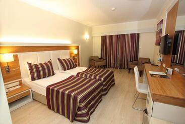 בית מלון כפרי Aqi Pegasos Royal