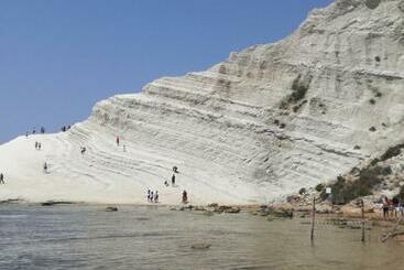 تختخواب و صبحانه Locazione Turistica Domus Re