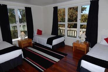 مُتل Cheviot Park Motor Lodge