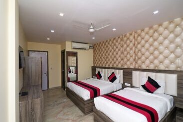 Oyo 23595 Hotel Tajway Inn