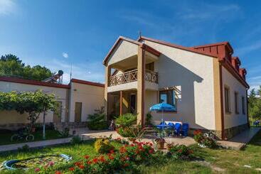 پانسیون Sweet Alvani