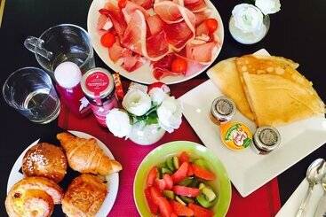 هتل Brise De Mer   Piscine Intérieure & Extérieure