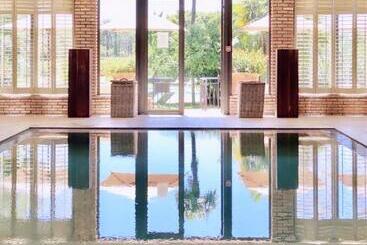 فندق Château De Valmer