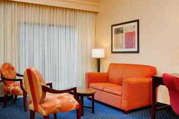 فندق Courtyard By Marriott Atlanta Alpharetta