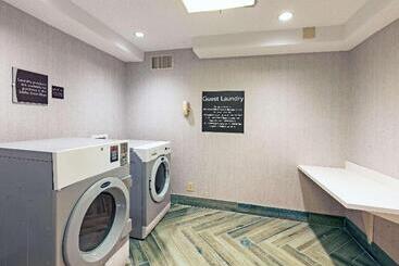 هتل Homewood Suites By Hilton Greensboro