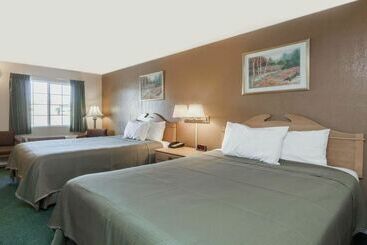 فندق Howard Johnson By Wyndham Bakersfield