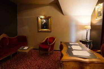 هتل Le Manoir Des Ducs