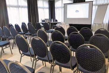 هتل Le Circuit Le Mans