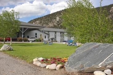 هتل Whitewater Inn