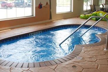 The Plaza Hotel & Suites Winona