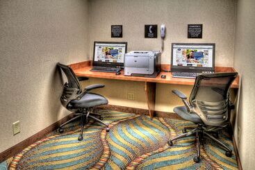 هتل Hampton Inn & Suites Kalamazoooshtemo