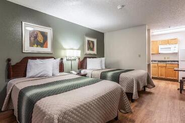 فندق Hometowne Studios By Red Roof Covington, Ga