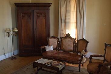 호텔 Léger Restaurant & Saloon