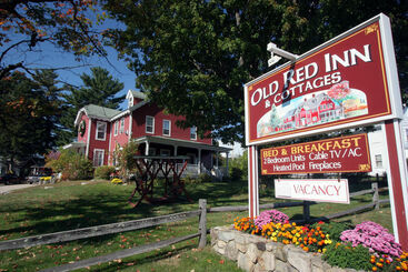 هتل Old Red Inn & Cottages