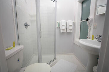 Venice Beach Suites & Hotel