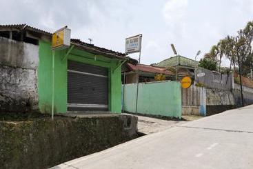 酒店 Spot On 90003 Villa Tawang