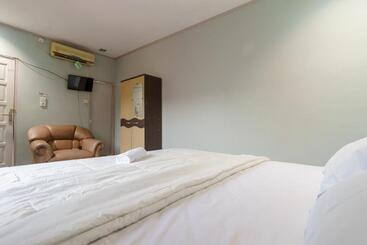 펜션 Asokatama Residence Syariah Mitra Reddoorz