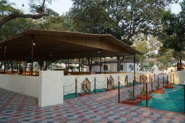Курорт Neel Kanth Motels &