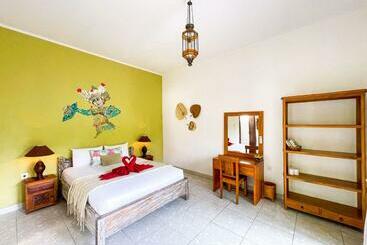 פנסיון Enak Bungalow