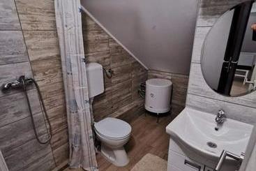 هاستل Apartmani Maja 2