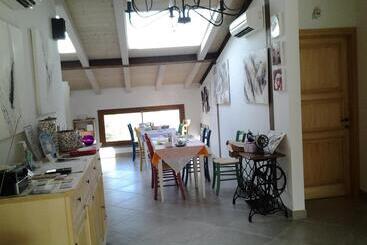 تختخواب و صبحانه Di Luna E Di Sole