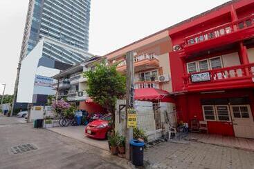 فندق Oyo 1099 Star House