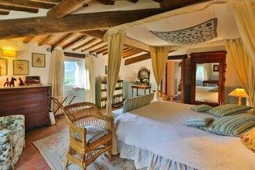 بنسيون Campora House