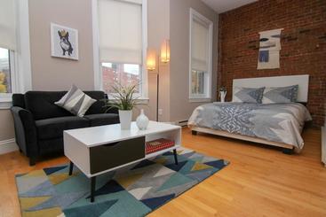 Stylish Downtown Studio In The Southend, C.ave# 3
