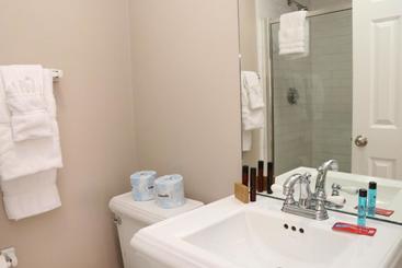 Stylish Downtown Studio In The Southend, C.ave# 3