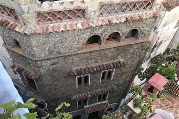 هتل آپارتمان The Earth House