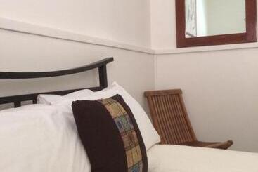 הוסטל Flying Fox Backpackers