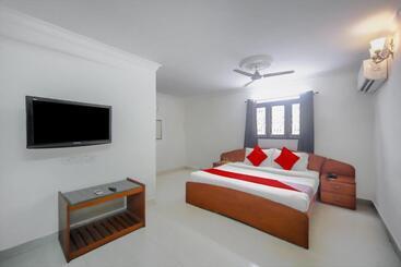 Fabhotel Home Tree Service Apartment T Nagar   Nr Pondy Bazaar & Dindigul Thalapakatti Restaurant