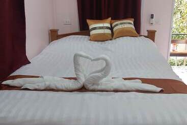 בית מלון כפרי Makwan Resort Rayong