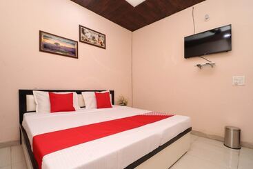 ホテル New Life By Oyo Rooms