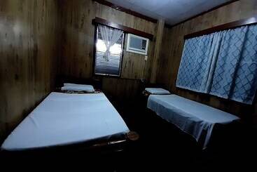 Отель Oyo 633 Abelardo S Pension House