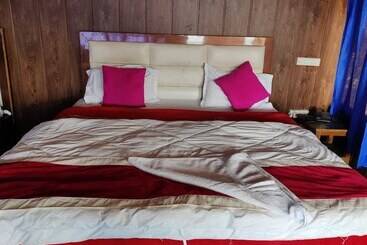 Отель Snow View Huts