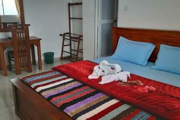 ペンション Dam House