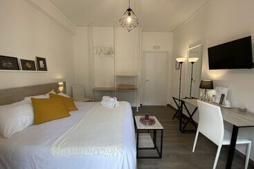 פנסיון Ma&mi Light Rooms