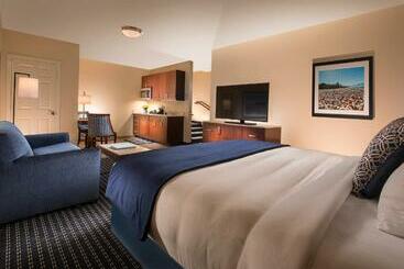 Отель Bristol Harbor Inn