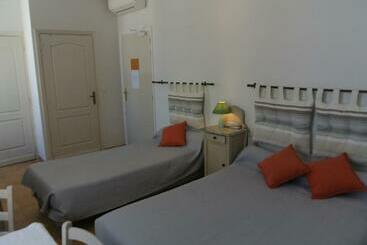 هتل Hôtel Castel Mistral