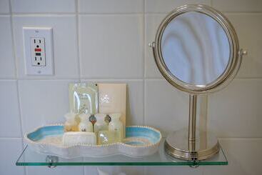 فندق Harbor House Inn