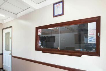 هتل Imperial Inn Grand Blanc
