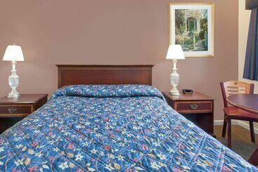 هتل Imperial Inn Grand Blanc