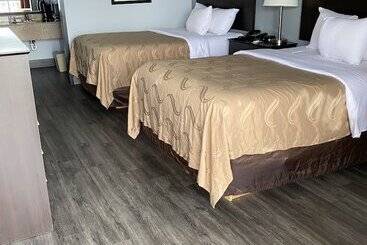 فندق Quality Inn & Suites Gulf Breeze Bayside Near Pensacola Beach