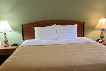 Отель Quality Inn & Suites Prestonsburg Next To Mountain Arts Center
