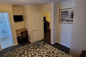 فندق Redondo Inn And Suites